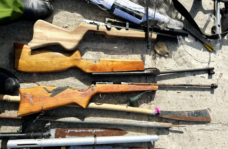 Công an huyện Thuận Nam tiêu hủy hàng trăm vũ khí, công cụ hỗ trợ -0