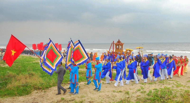 Du khách nô nức khai hội Cầu ngư tại Đà Nẵng  -0