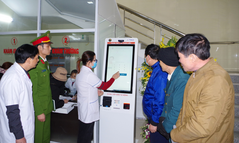 Đăng ký khám, chữa bệnh bằng CCCD và nhận diện khuôn mặt với Kiosk tự động -0