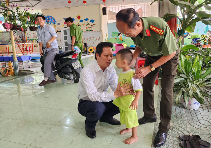 Công an Tiền Giang kịp thời khống chế kẻ nghi ngáo đá cầm dao vào trường mầm non -0