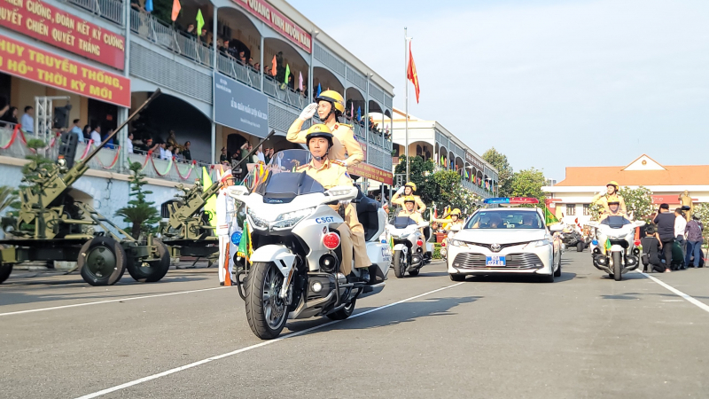 Các lực lượng vũ trang TP Hồ Chí Minh ra quân huấn luyện quyết tâm giành “3 Nhất” -1