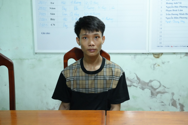 Bắt nhóm thanh niên đang sử dụng ma túy, phát hiện đối tượng trốn truy nã -0