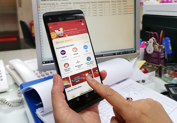 Nhiều gia đình trẻ mua sắm tiết kiệm nhờ tối ưu hóa công nghệ  -0