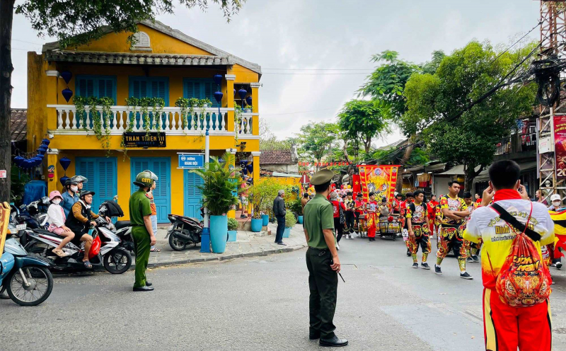 Khen thưởng đột xuất Công an thành phố Hội An về thành tích tranh phòng, chống tội phạm -0