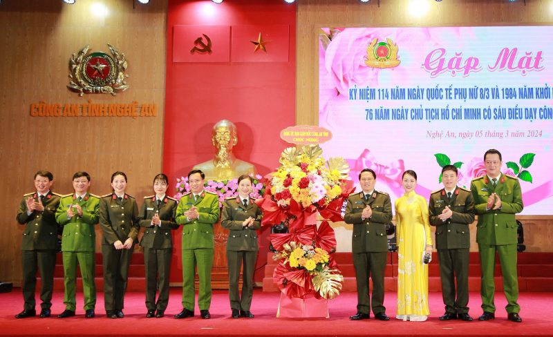  Tuyên dương 22 nữ cán bộ Công an Nghệ An tiêu biểu -0