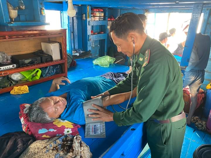 4 ngư dân Phú Yên lâm nạn trên biển đã về đất liền -0