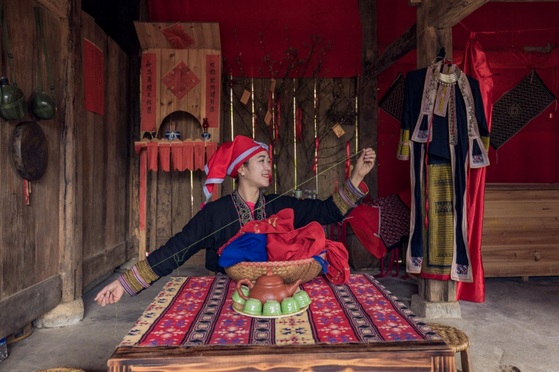 Du khách mê mải đồi hoa cải vàng rực tại Fansipan -0