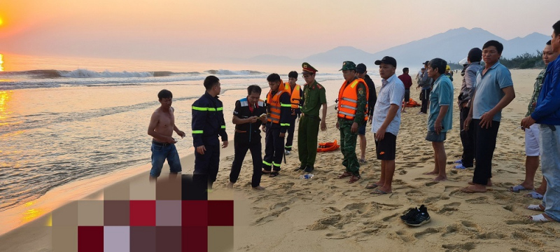 Tìm thấy thi thể người đàn ông bị sóng cuốn trôi khi đi bủa lưới ở biển Lăng Cô -0