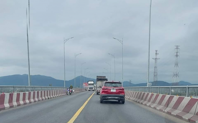 Cứu sống nam thanh niên nhảy cầu tự tử vì áp lực thua lỗ chứng khoán -0