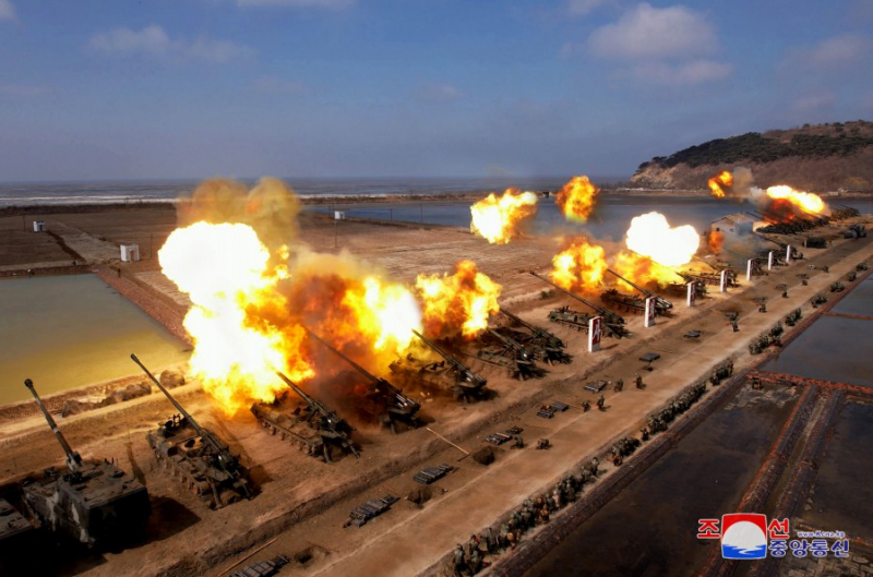 Triều Tiên tập trận pháo binh quy mô lớn -0
