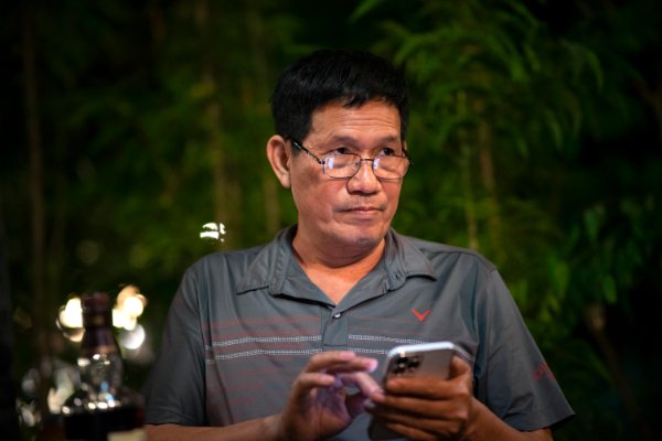 Người ngang tàng và lãng tử của miền đất Hoa phượng đỏ -0