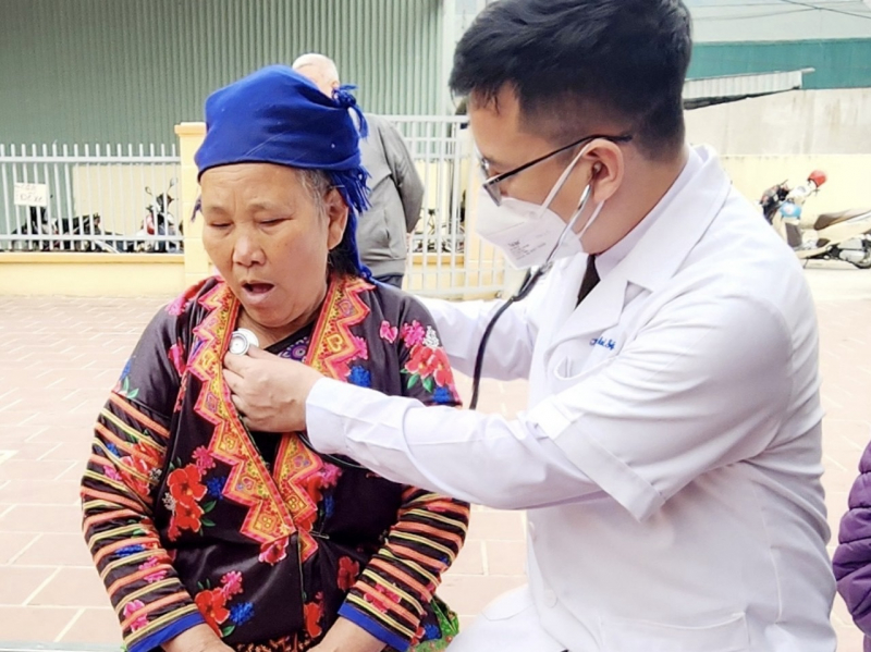 Khám chữa bệnh, cấp phát thuốc miễn phí cho bà con nhân dân huyện Mường Chà, Điện Biên -0