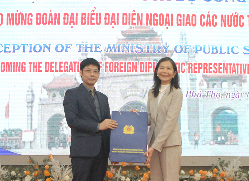 Mang hình ảnh Việt Nam tới gần hơn với bạn bè quốc tế -0