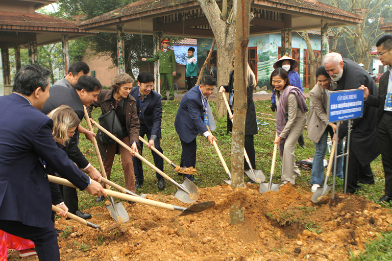 Mang hình ảnh Việt Nam tới gần hơn với bạn bè quốc tế -0