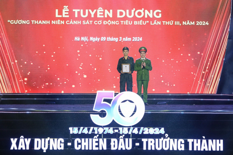 Tuyên dương 20 gương thanh niên Cảnh sát cơ động tiêu biểu năm 2024 -0