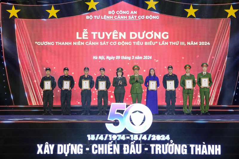 Tuyên dương 20 gương thanh niên Cảnh sát cơ động tiêu biểu năm 2024 -1