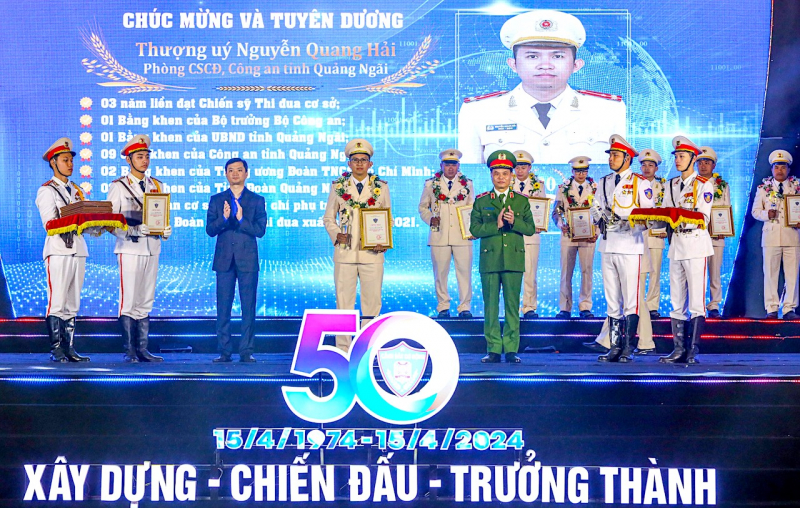 Tuyên dương 20 gương thanh niên Cảnh sát cơ động tiêu biểu năm 2024 -0