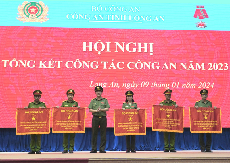 Đơn vị xuất sắc được Bộ Công an tặng Cờ thi đua -0
