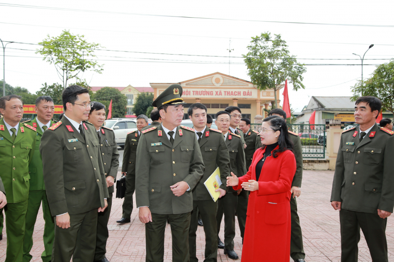 Thứ trưởng Trần Quốc Tỏ thăm, làm việc tại Công an xã ở Hà Tĩnh -0