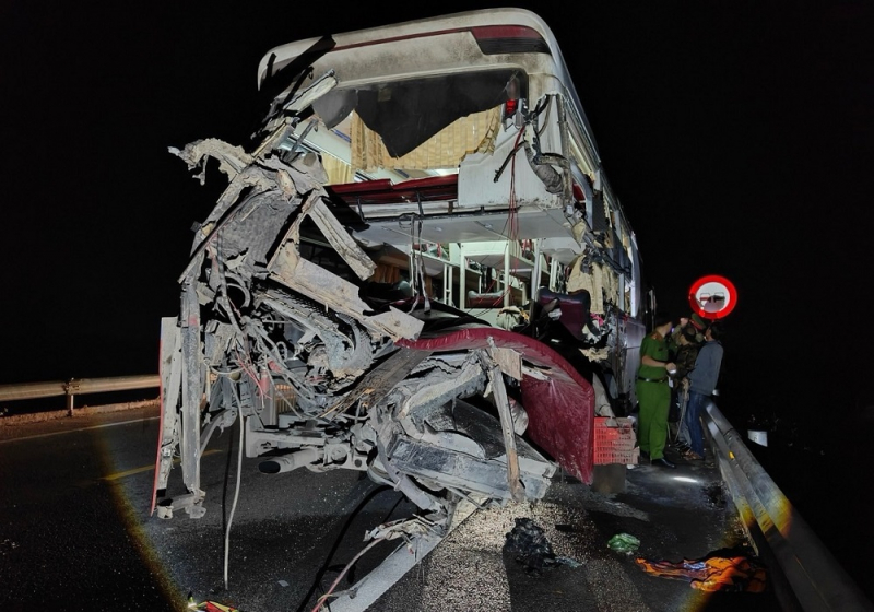 Vụ tai nạn trên cao tốc Cam Lộ - La Sơn: Xót xa cặp vợ chồng trẻ người Khơ mú tử vong trên đường vào Nam đi cạo mủ cao su thuê -0