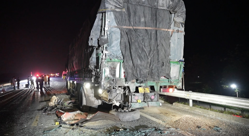 Vụ tai nạn trên cao tốc Cam Lộ - La Sơn: Xót xa cặp vợ chồng trẻ người Khơ mú tử vong trên đường vào Nam đi cạo mủ cao su thuê -0