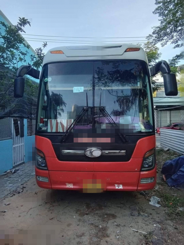 Truy tìm xe khách va chạm với xe máy làm 2 thanh niên tử vong  -0