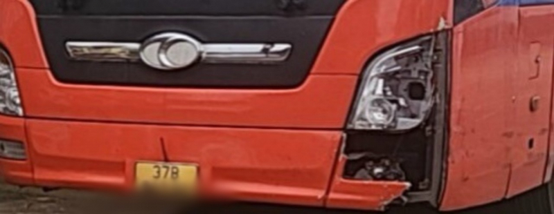 Truy tìm xe khách va chạm với xe máy làm 2 thanh niên tử vong  -0