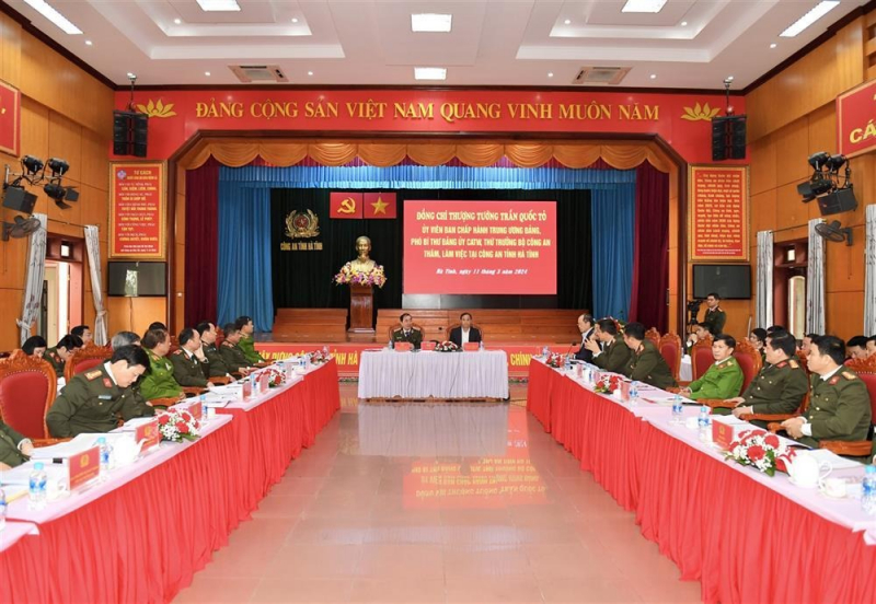 Deputy Minister Tran Quoc To visits Ha Tinh provincial police -0