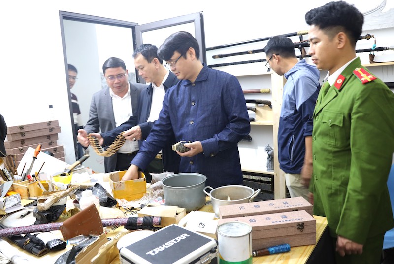 Triệt phá ổ nhóm “Chế tạo, tàng trữ, sử dụng, mua bán trái phép vũ khí quân dụng”; “Tàng trữ trái phép vật liệu nổ” -1