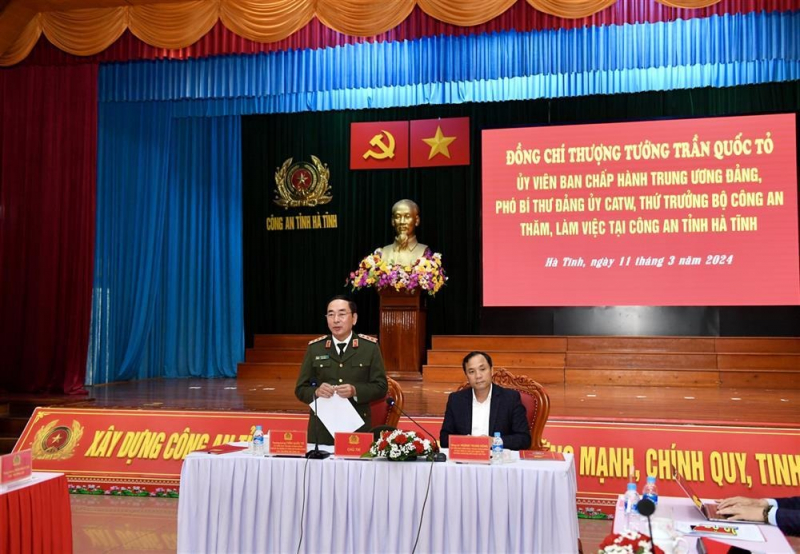 Deputy Minister Tran Quoc To visits Ha Tinh provincial police -0