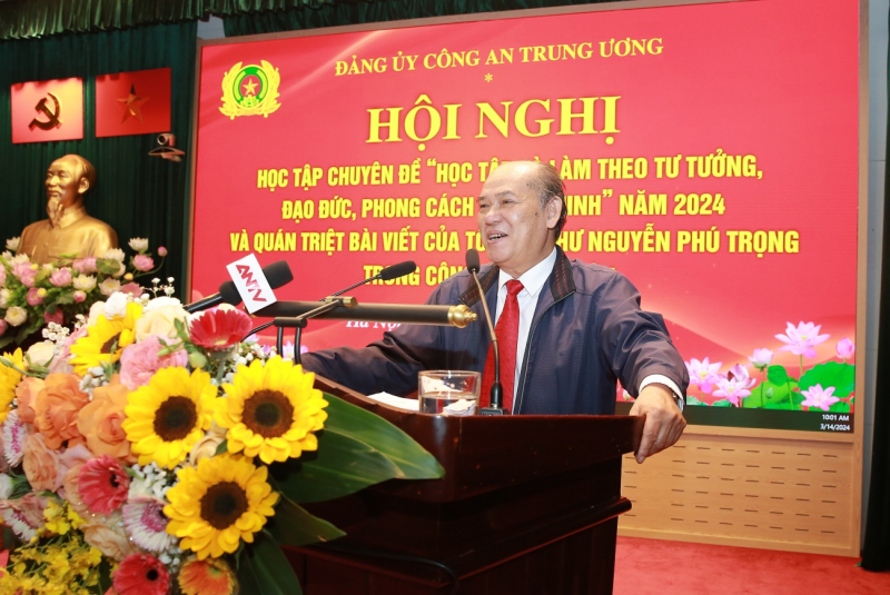 Không ngừng học tập, làm theo tư tưởng, đạo đức, phong cách Hồ Chí Minh trong xây dựng lực lượng CAND -0