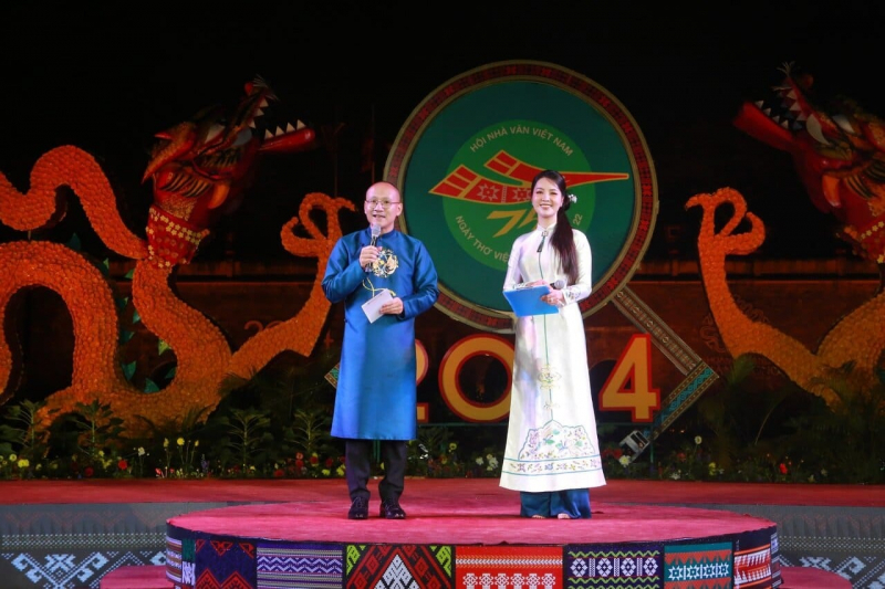 nhi%3fu bài tho hay du%3fc d%3fc trong ngày tho vi%3ft nam l%3fn th%3f 22 t%3fi hoàng thành thang long (%3fnh minh h%3fa).jpg -0