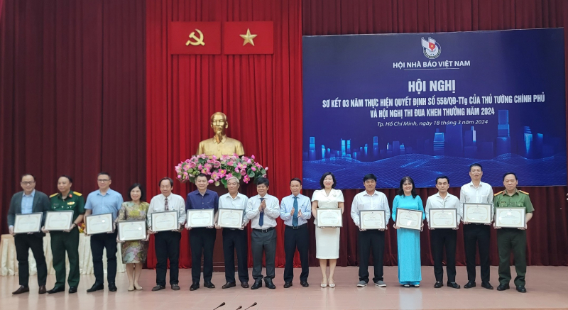 Chương trình hỗ trợ hoạt động sáng tạo văn học nghệ thuật, báo chí vẫn còn không ít vướng mắc  -1