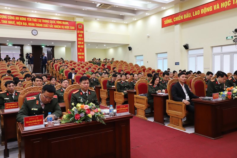 Đẩy mạnh phong trào thi đua để hoàn thành xuất sắc nhiệm vụ bảo đảm an ninh trật tự -0