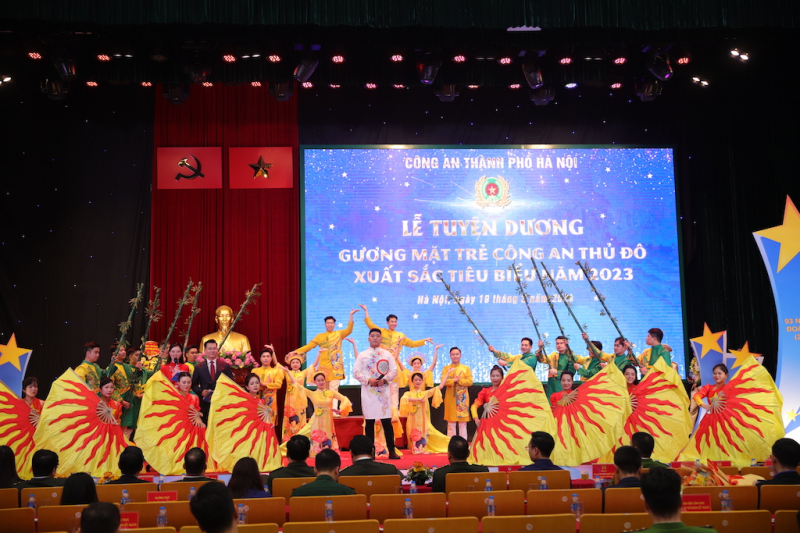 Tuyên dương 10 “Gương mặt trẻ Công an Thủ đô xuất sắc tiêu biểu” năm 2023 -1