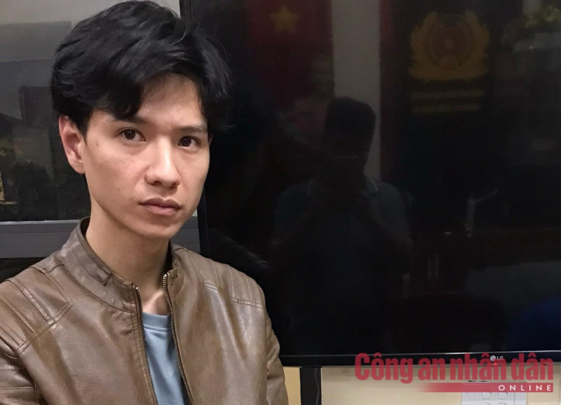 Phá kính chắn gió xe ô tô khống chế đối tượng 3 tiền án mang heroin đi bán -0