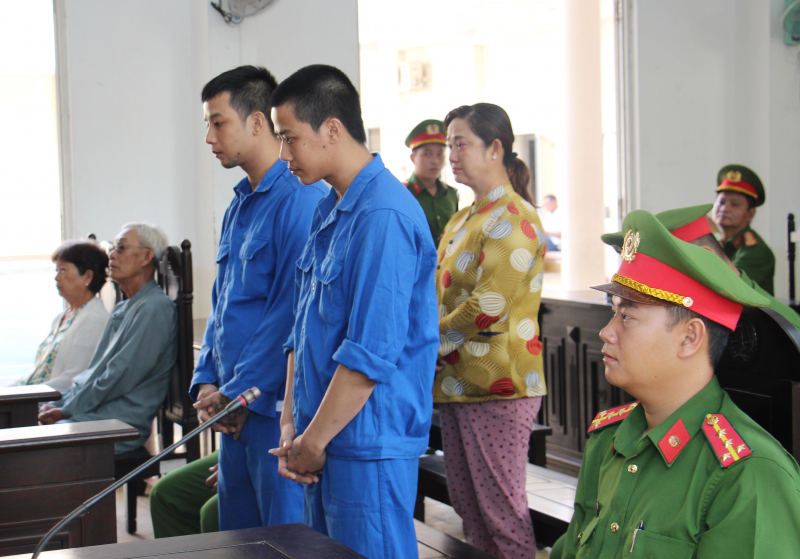 Ba mẹ con hầu toà về tội “Giết người” và “Che giấu tội phạm” -0