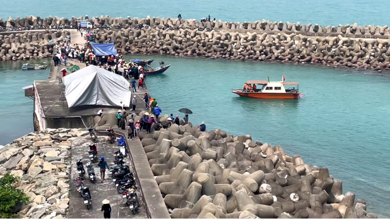 Tìm thấy thi thể người chồng sau 5 ngày mất tích trên biển Vũng Áng -0