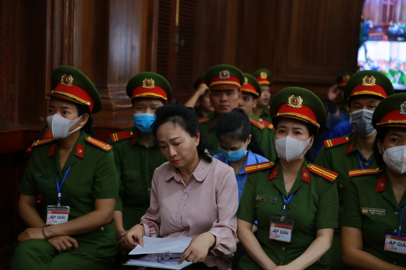 Bị cáo thấy xấu hổ, không muốn gặp người thân -0