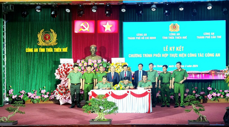 Công an tỉnh Thừa Thiên Huế với Công an TP Hồ Chí Minh và Công an TP Cần Thơ ký kết chương trình phối hợp công tác -0