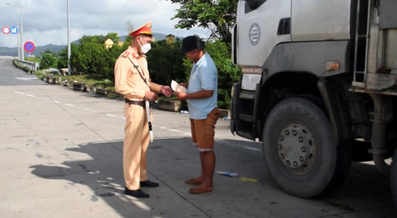 Đà Nẵng mạnh tay tước phù hiệu loạt phương tiện, Công ty dịch vụ vận tải vượt quá tốc độ 380 lần/tháng -0