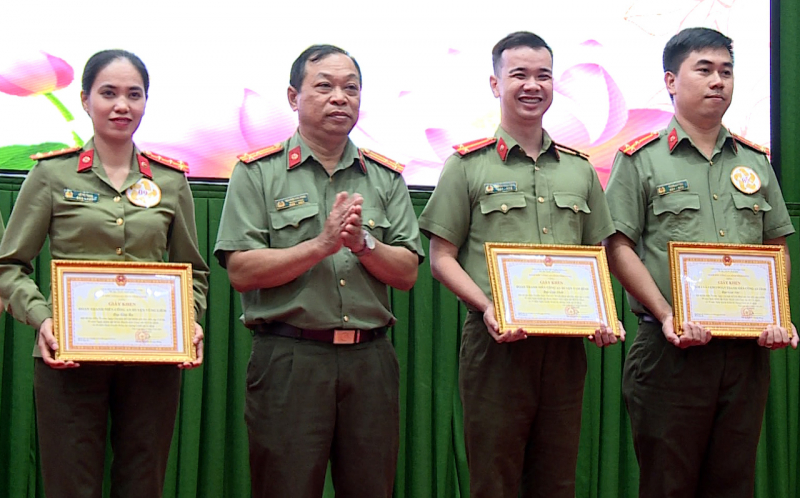 Công an Vĩnh Long tổ chức hội thi tìm hiểu 76 năm Ngày Chủ tịch Hồ Chí Minh nêu Sáu điều dạy CAND -0