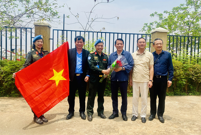 Thứ trưởng Lương Tam Quang làm việc với các sĩ quan Công an, Quân đội Việt Nam tại Nam Sudan -0