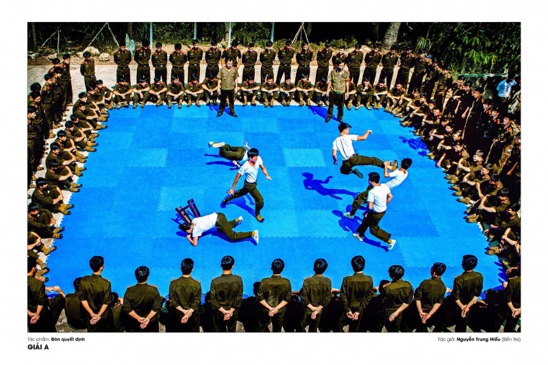 Những khoảnh khắc ấn tượng của Cảnh sát Cơ động qua ống kính đồng đội và nghệ sĩ -0