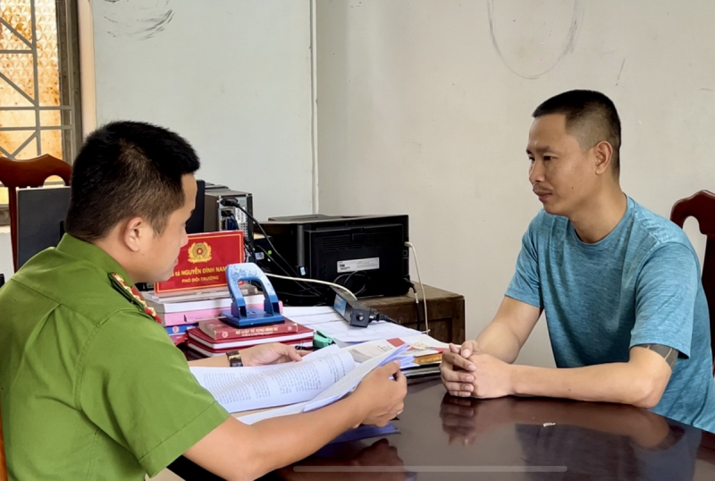   Vận động bị can trốn nã gần 10 năm trở về đầu thú -0