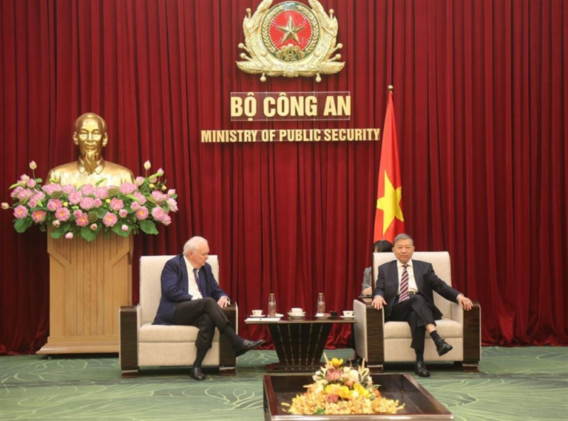 Minister To Lam receives high-profile professor from Harvard University -0