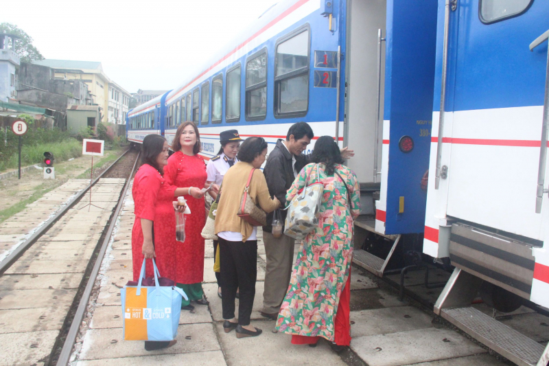 Đoàn tàu “Kết nối di sản miền Trung” chính thức hoạt động phục vụ du khách -0