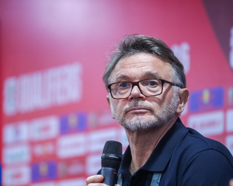 HLV Troussier nói gì sau khi ĐT Việt Nam thua đậm trước Indonesia -0