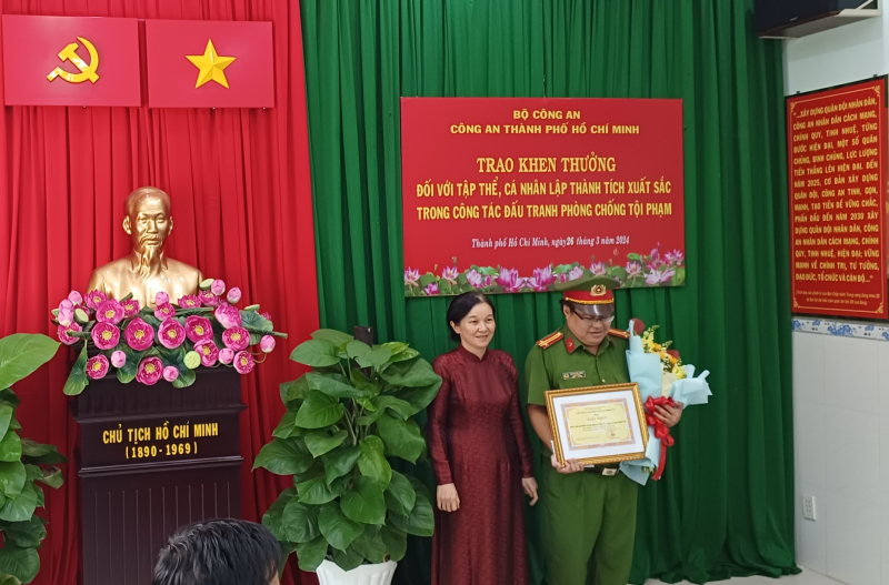 Công an TP Hồ Chí Minh khen thưởng Công an quận Bình Tân phá chuyên án ma túy xuất sắc -0