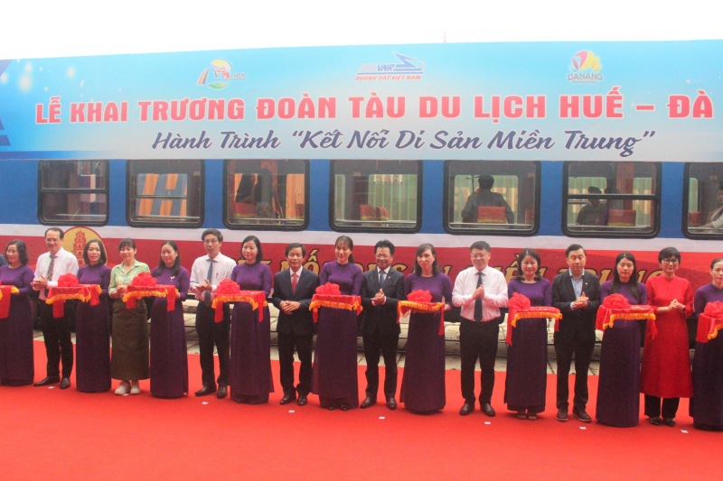 Đoàn tàu “Kết nối di sản miền Trung” chính thức hoạt động phục vụ du khách -0